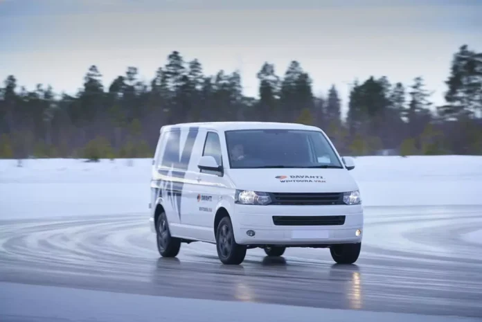 cum-influeneaz-viteza-de-deplasare-aderena-mainii-la-sol